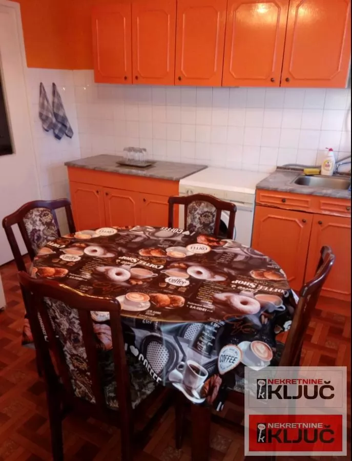 CENTAR IZDAJE SE DVOSOBAN NAMEŠTEN STAN 6