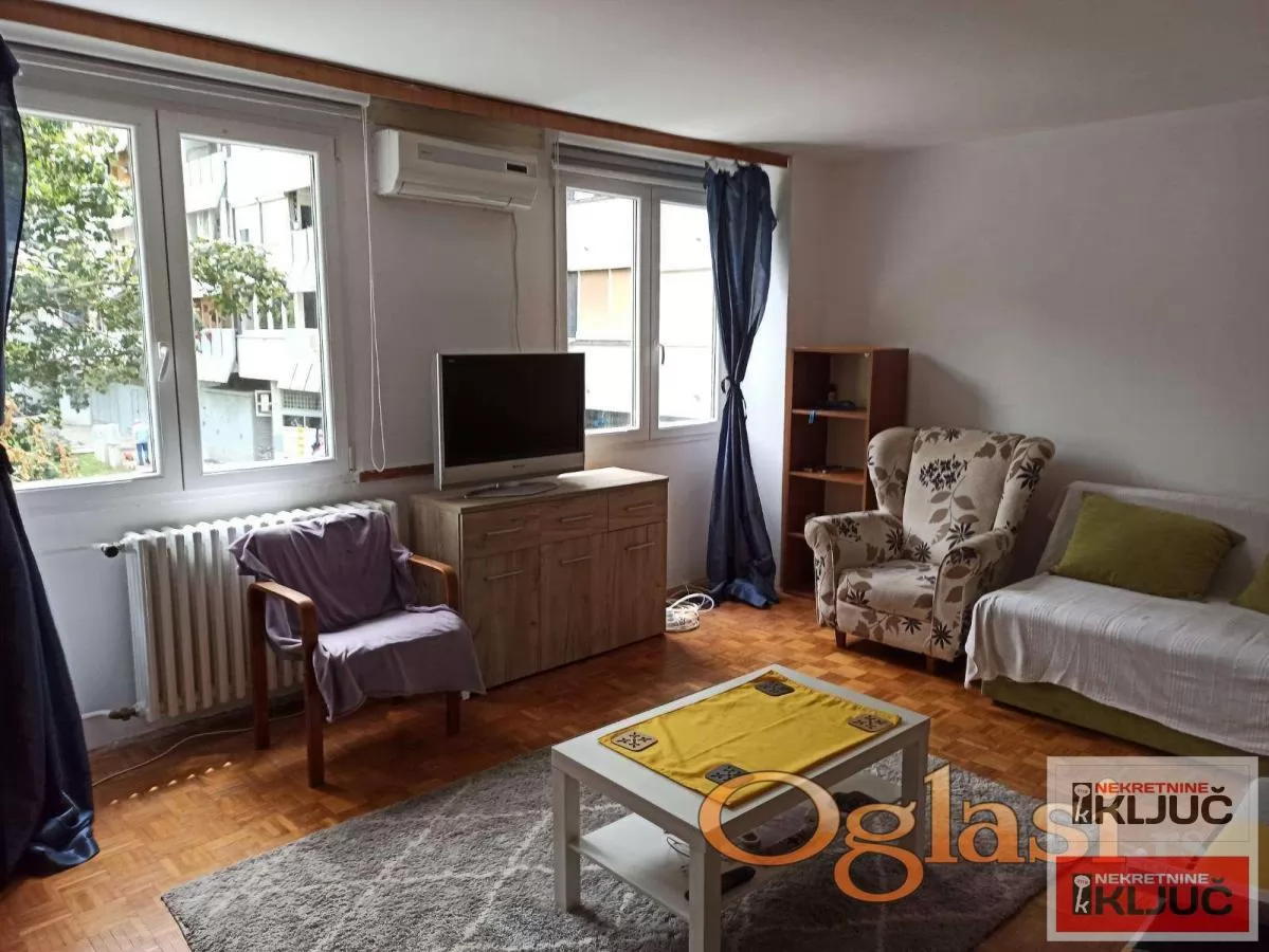 DOBAR STAN NA LIMANU 3/Preko puta Limanske pijace/ 1