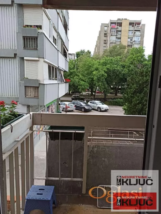 DOBAR STAN NA LIMANU 3/Preko puta Limanske pijace/ 3