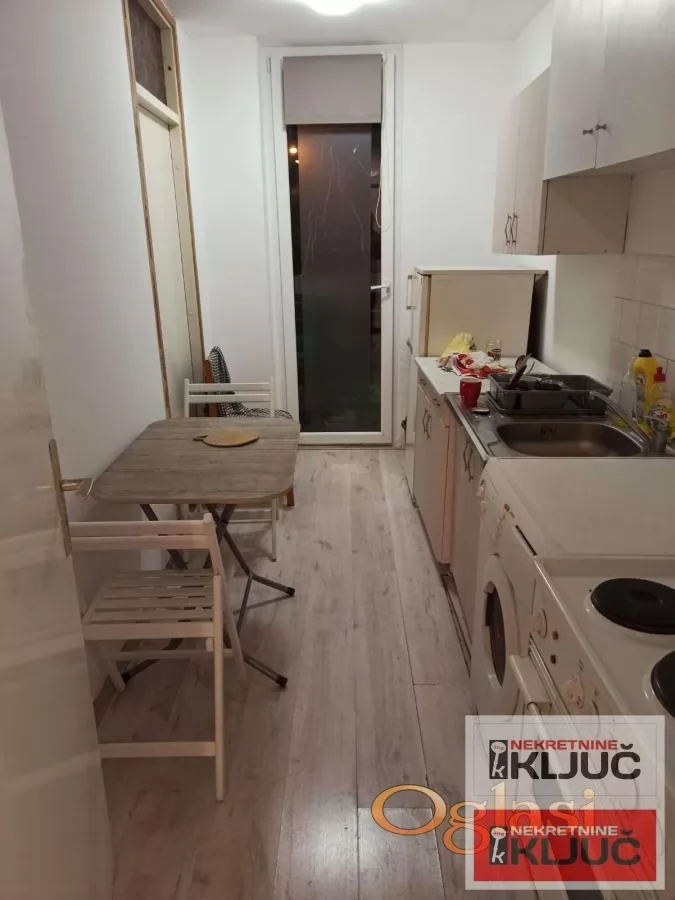 DOBAR STAN NA LIMANU 3/Preko puta Limanske pijace/ 4