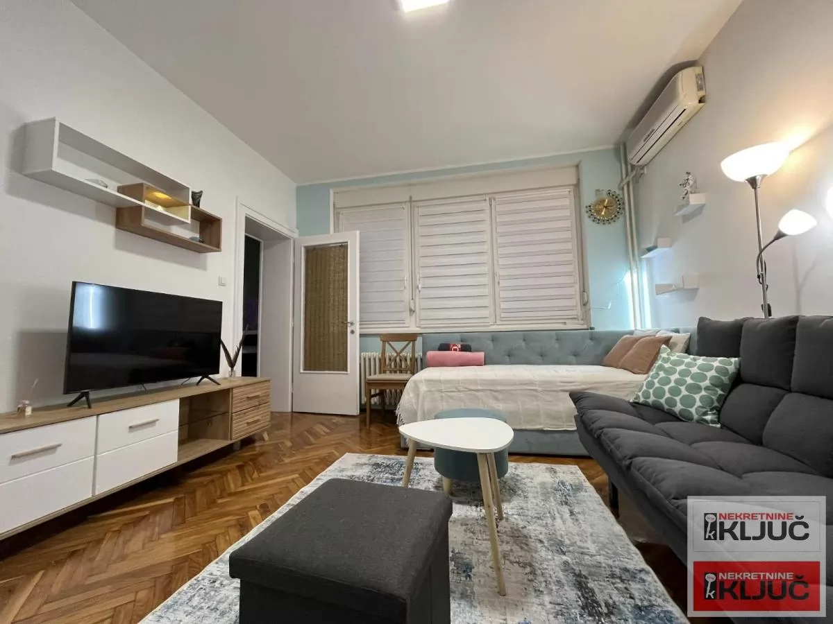 SPENS IZDAJE SE JEDNOSOBAN MODERNO OPREMLJEN STAN 1