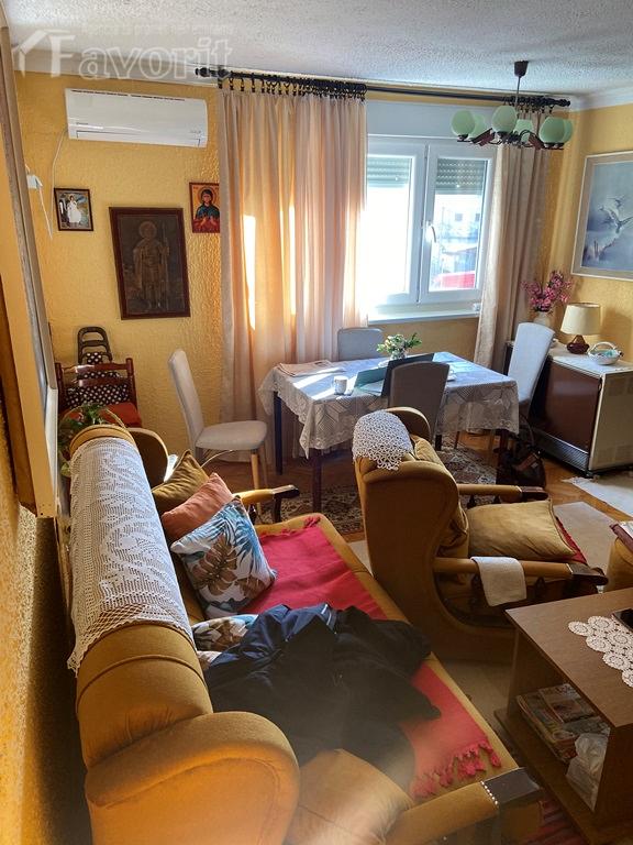 UCITELJSKO NASELJE, JELENE MIOC, 50m2 2