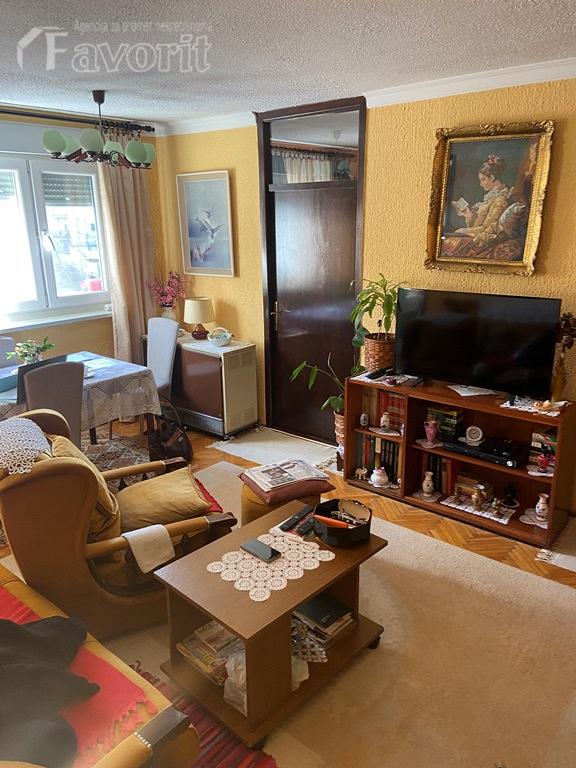 UCITELJSKO NASELJE, JELENE MIOC, 50m2 1