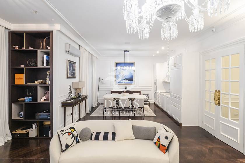 Izdajemo luksuzno opremljen  3 0 stan  Studentski trg  102m2 3