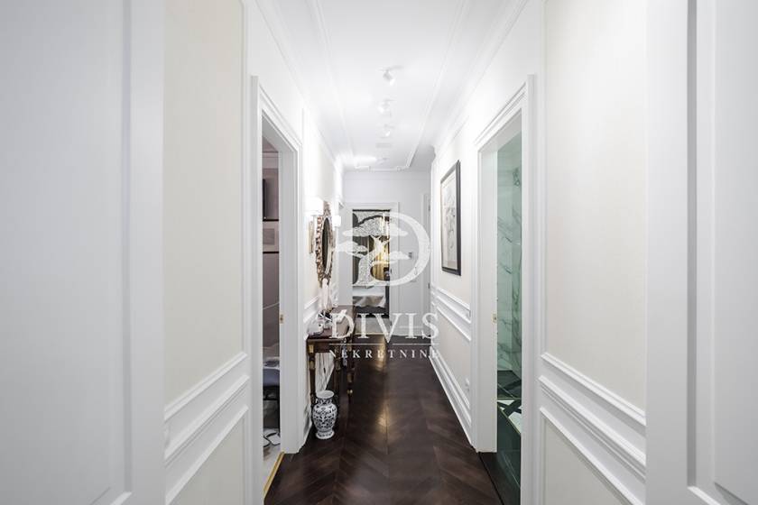 Izdajemo luksuzno opremljen  3 0 stan  Studentski trg  102m2 5