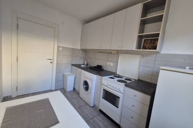 Izdajemo 1 0 stan u centru  Maršala Birjuzova 29m2 4