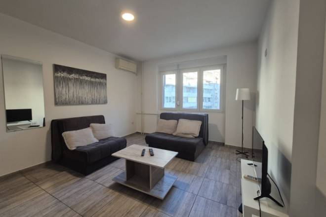 Izdajemo 1 0 stan u centru  Maršala Birjuzova 29m2 1