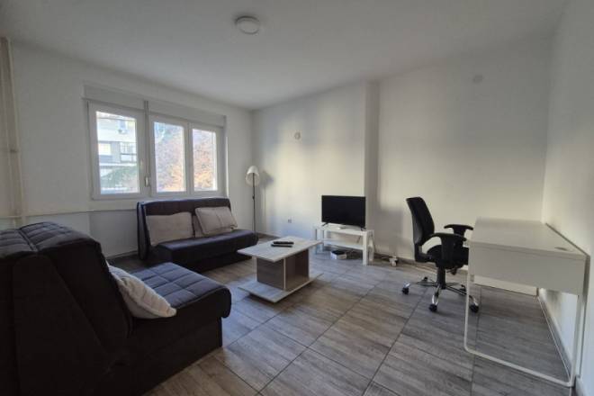 Izdajemo 1 0 stan u centru  Maršala Birjuzova 29m2 2