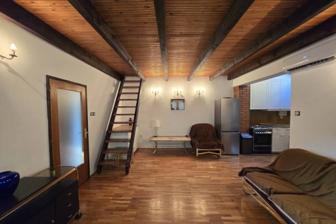 Prostran 3 5 stan u kući kod Olimpa  garaža  102m2 2