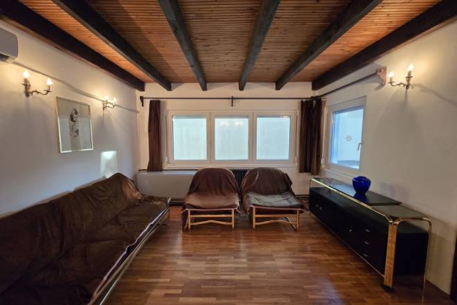 Prostran 3 5 stan u kući kod Olimpa  garaža  102m2 1