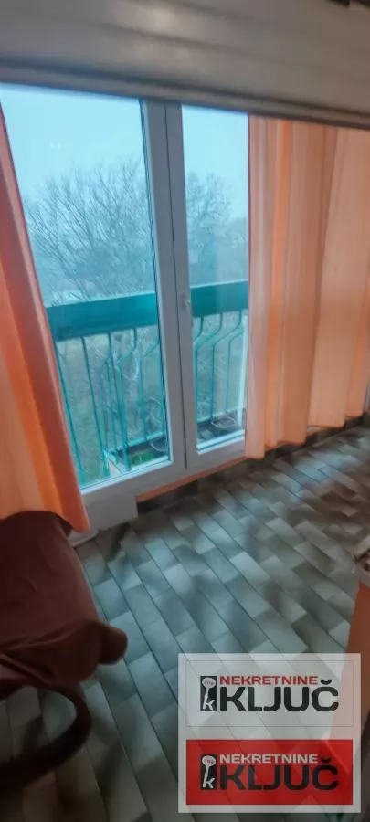 Odlican renoviran stan na Limanu 4 5