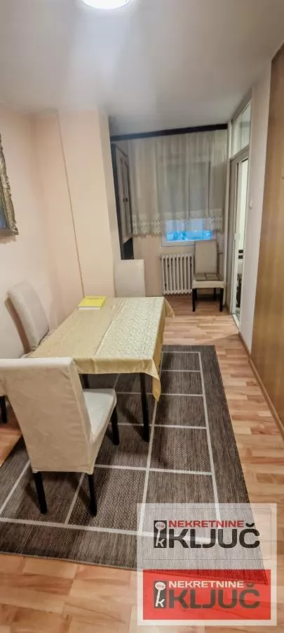 Odlican renoviran stan na Limanu 4 6