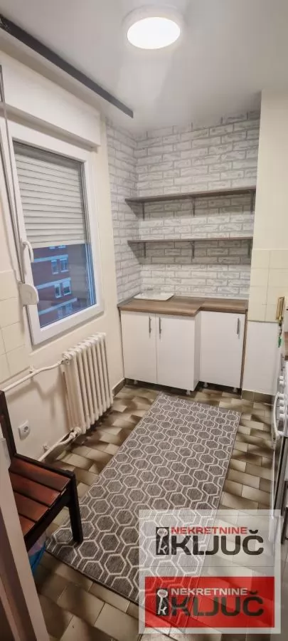 Odlican renoviran stan na Limanu 4 9