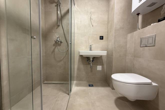 Pionir Palas  nov 2 0 stan  58m2  useljiv  parking 4