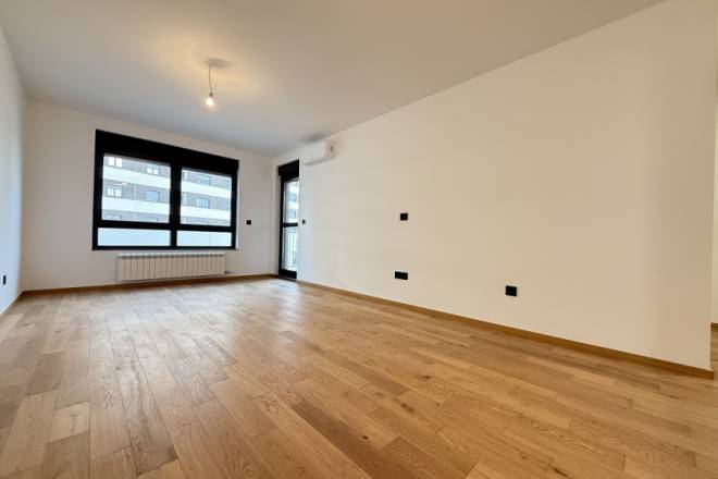 Pionir Palas  nov 2 0 stan  58m2  useljiv  parking 1