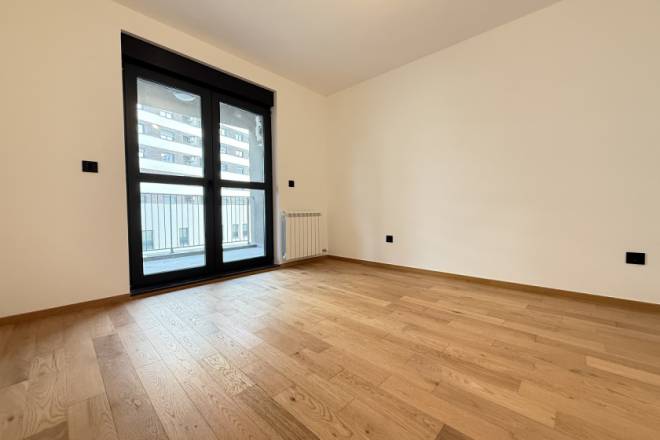 Pionir Palas  nov 2 0 stan  58m2  useljiv  parking 5