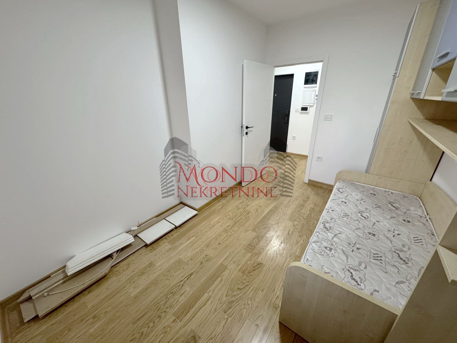 Dvoiposoban nov stan sa parking mestom  u blizini Doma zdravlja 10