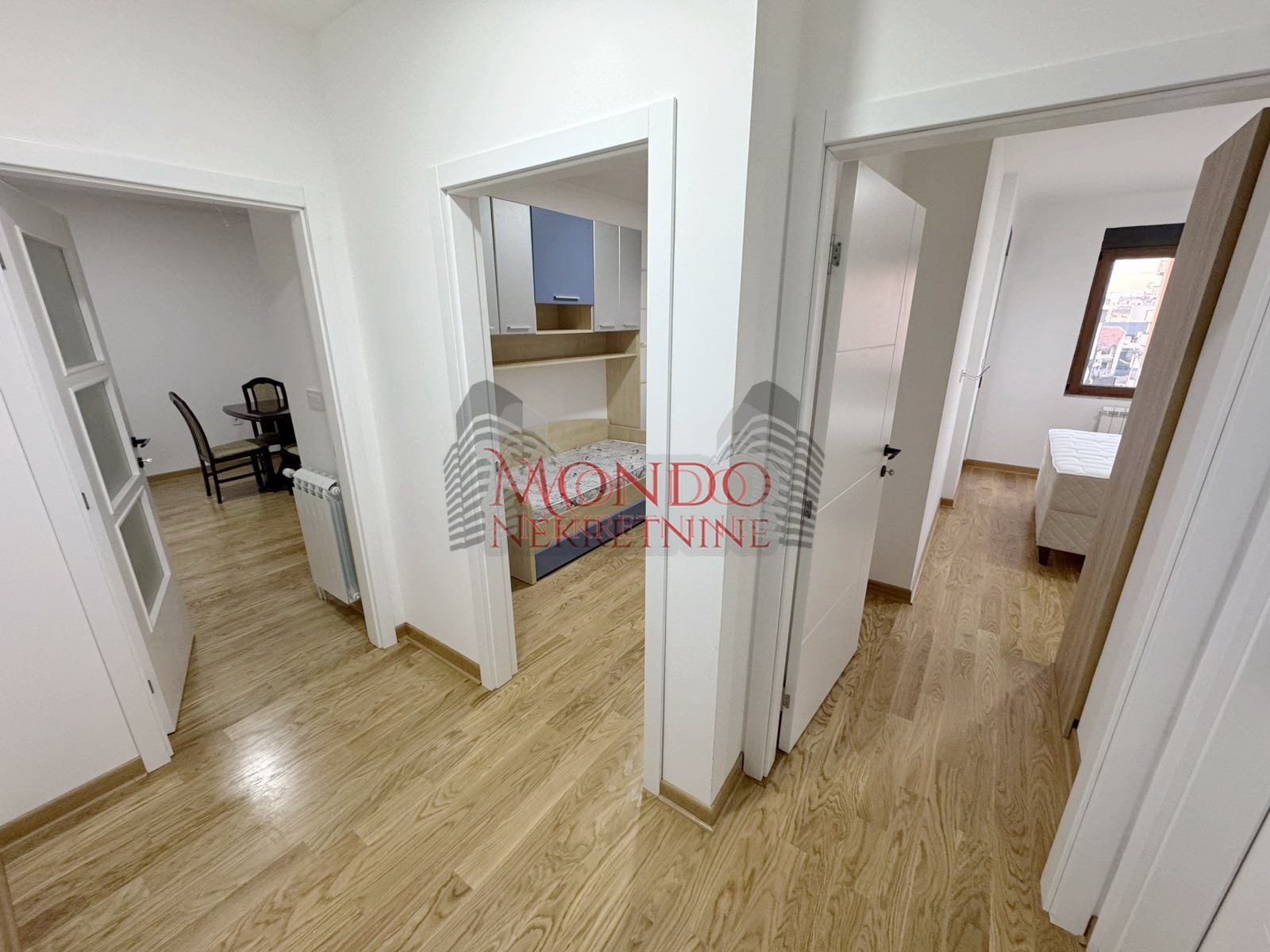 Dvoiposoban nov stan sa parking mestom  u blizini Doma zdravlja 6