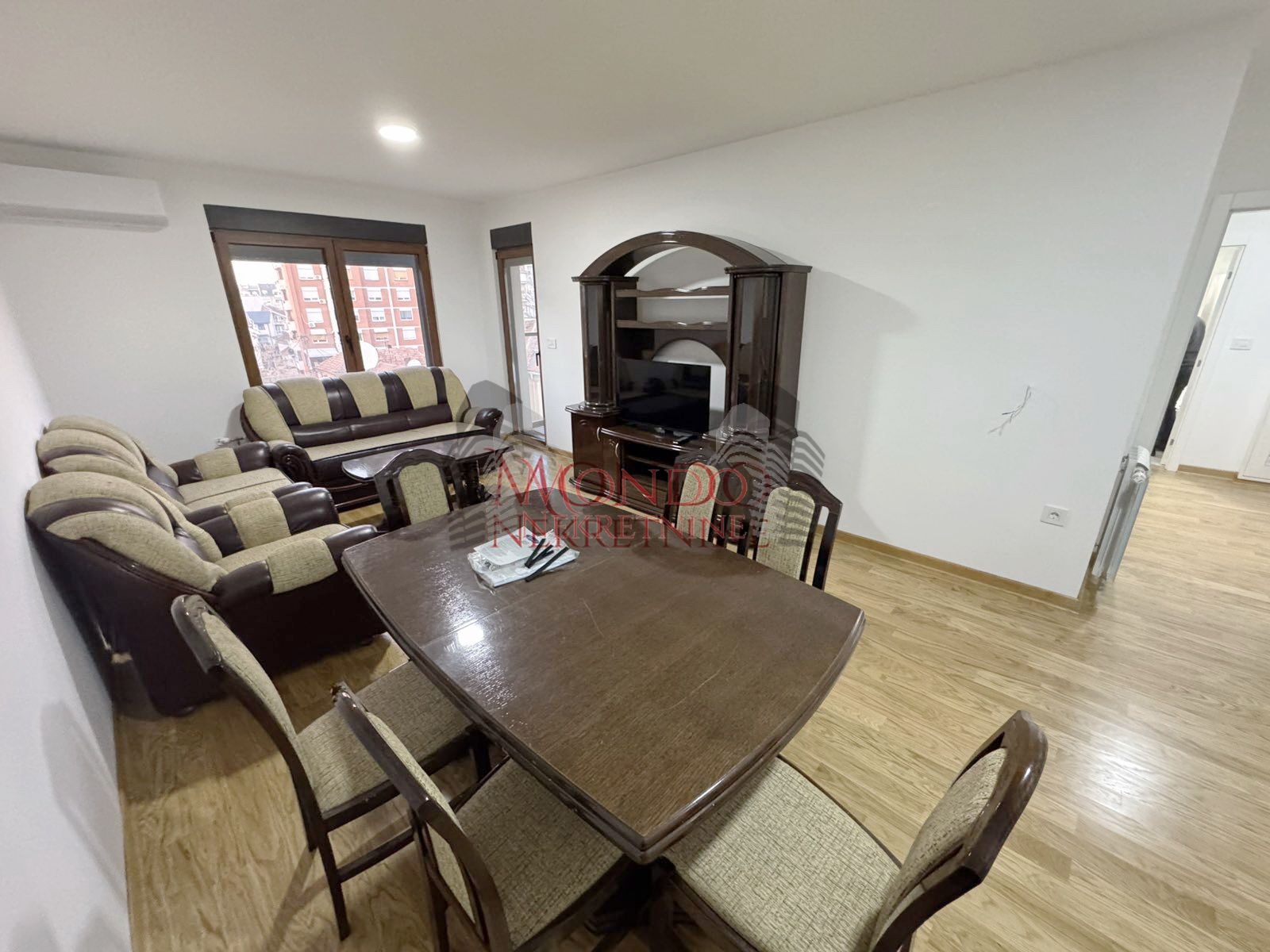 Dvoiposoban nov stan sa parking mestom  u blizini Doma zdravlja 4