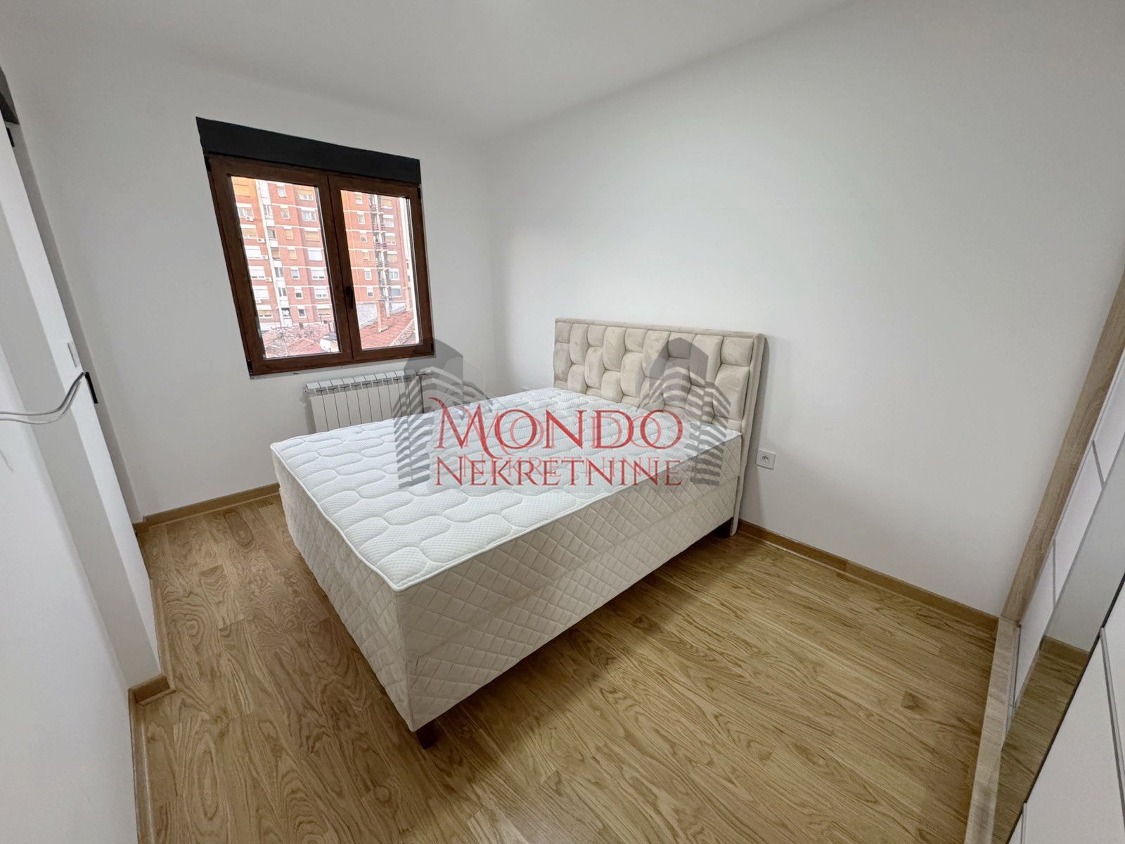 Dvoiposoban nov stan sa parking mestom  u blizini Doma zdravlja 7