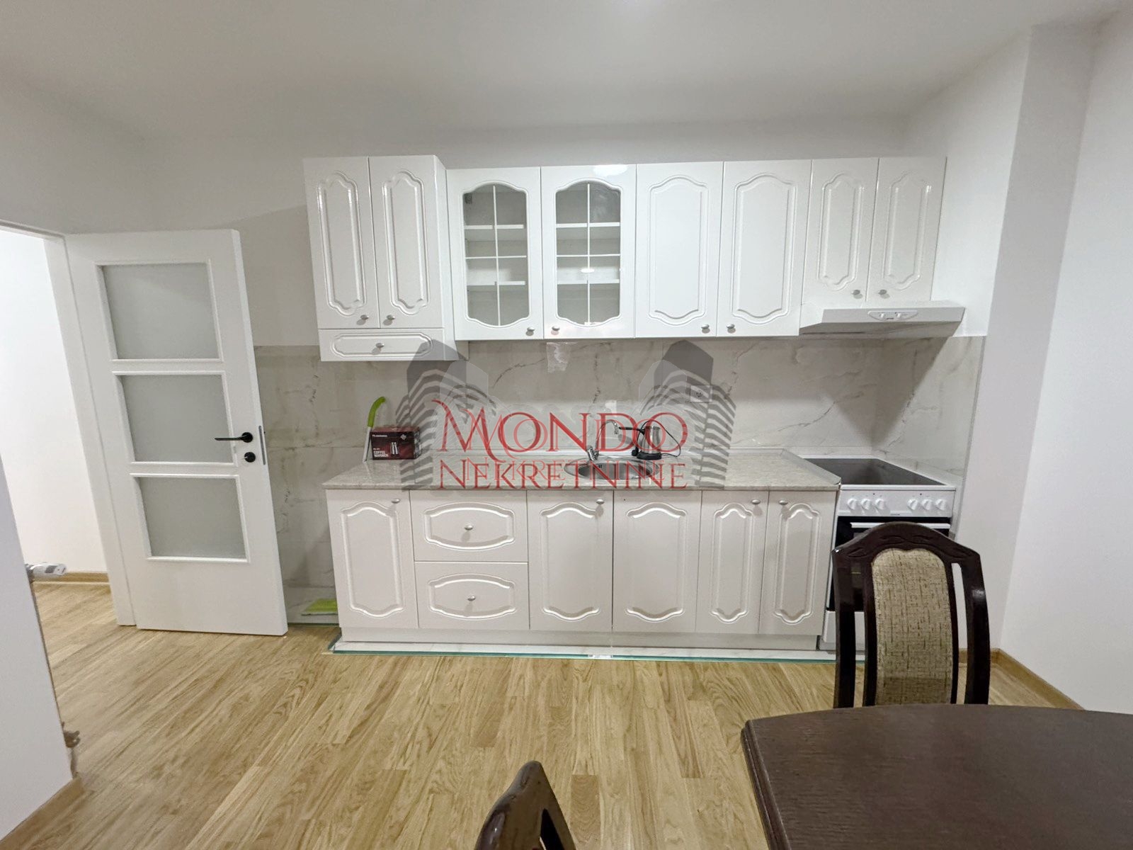 Dvoiposoban nov stan sa parking mestom  u blizini Doma zdravlja 5