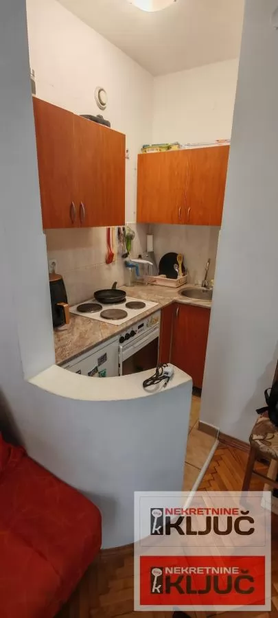 Dobra garsonjera u centru grada 6