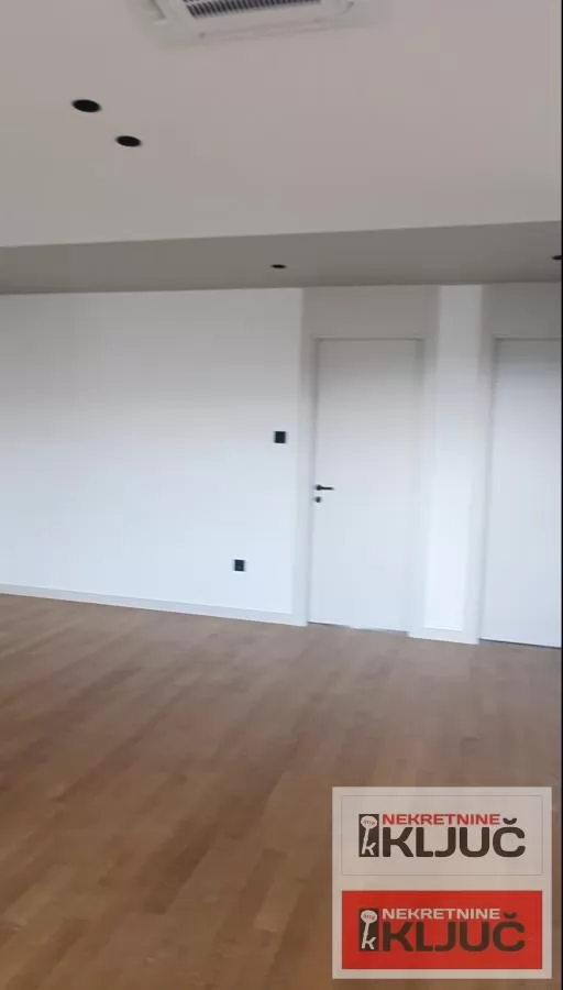 SOMBORSKI BULEVAR, Petosoban, 172m2+ 200m2 krovna Terasa 7