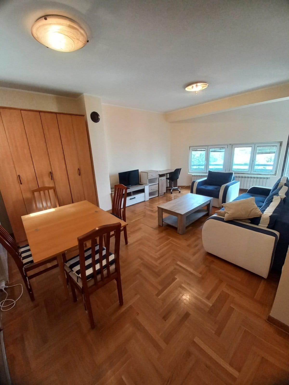 Prodajem 2 soban stan u Denkovoj bašti 1