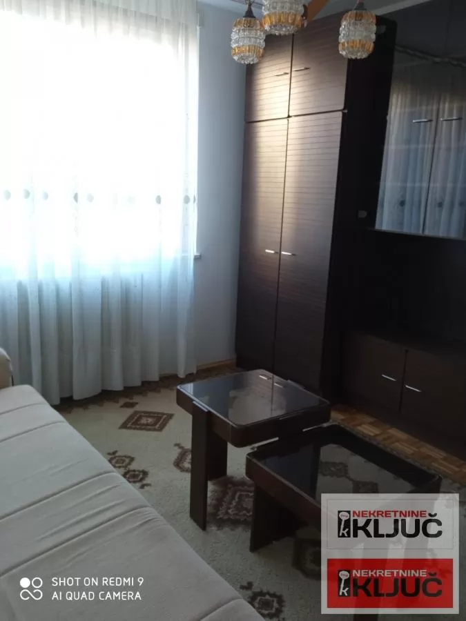 Dobar stan na Detelinari 8