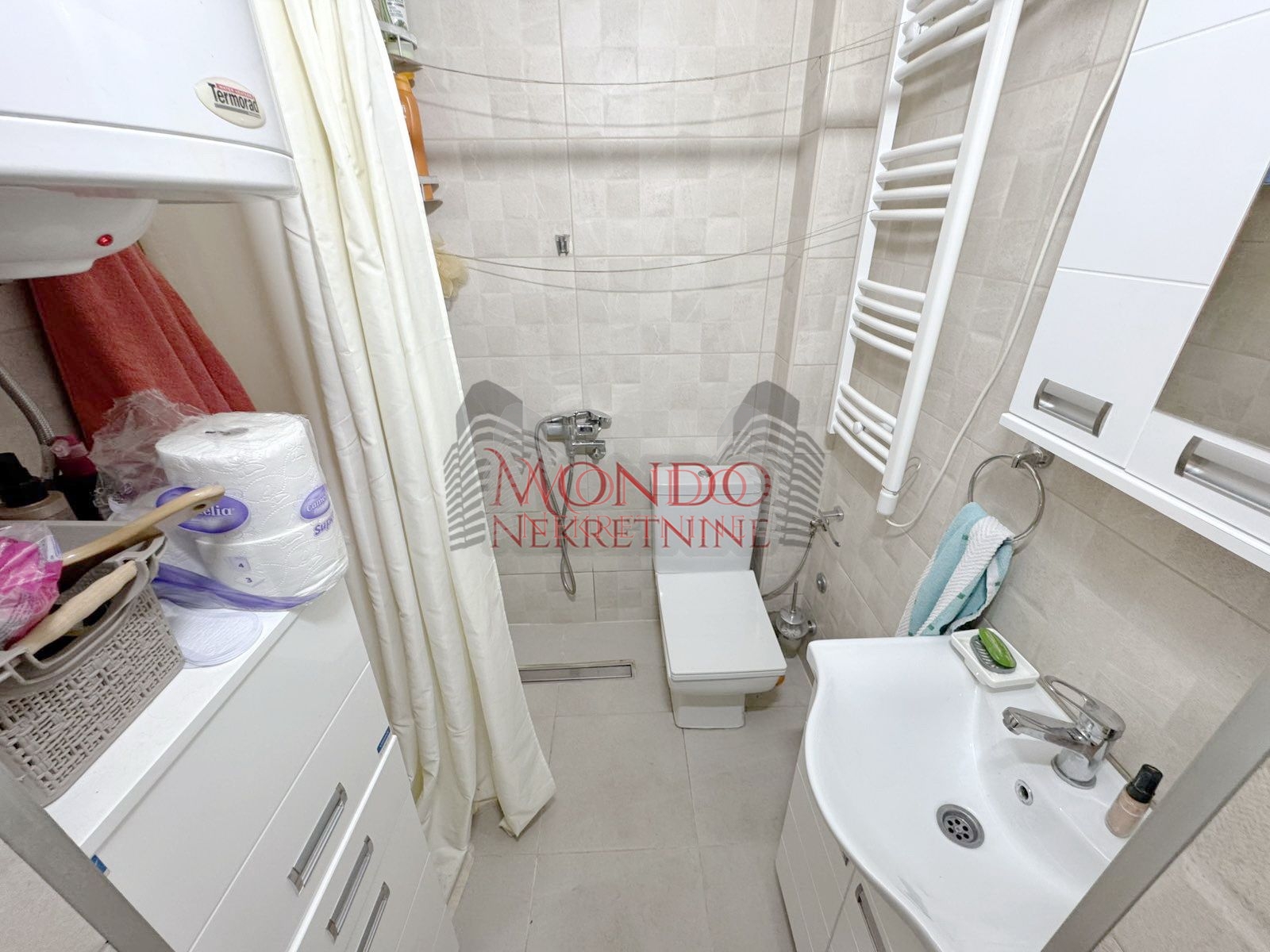 Jednoiposoban stan u prizemlju kuce sa posebnim ulazom, TA! 9