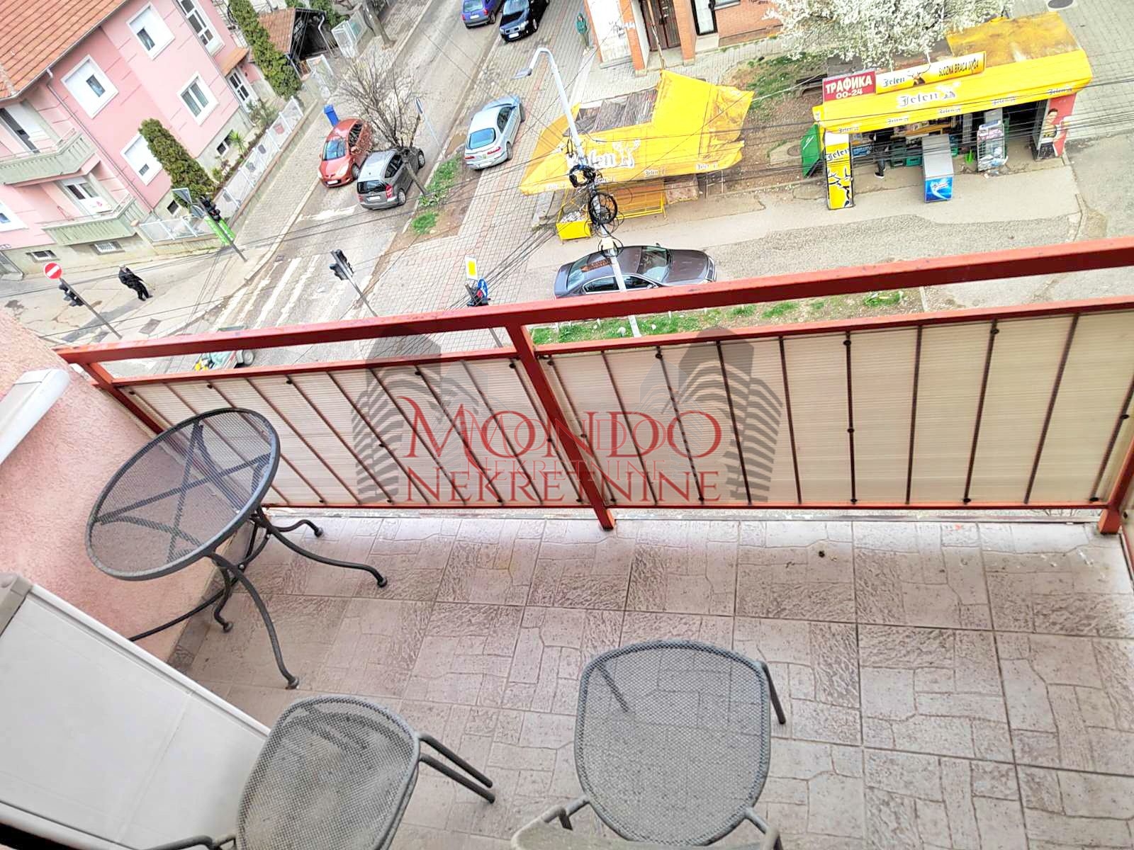 Dvosoban stan na Paliluli 10