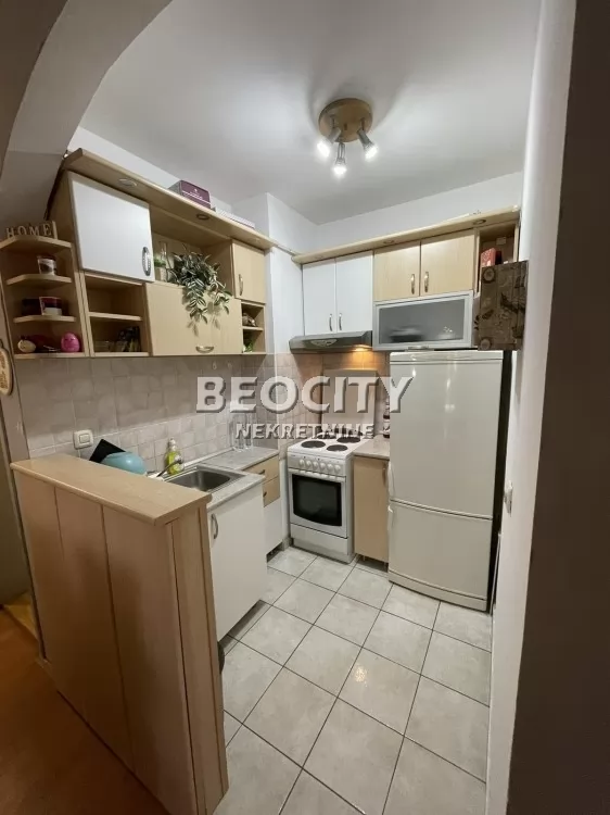 Dvosoban stan, 38 m2, Grbavica, Bulevar Cara Lazara ID: 127164 2