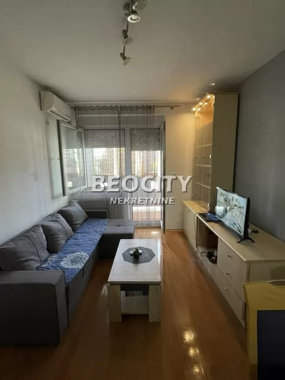 Dvosoban stan, 38 m2, Grbavica, Bulevar Cara Lazara ID: 127164 3