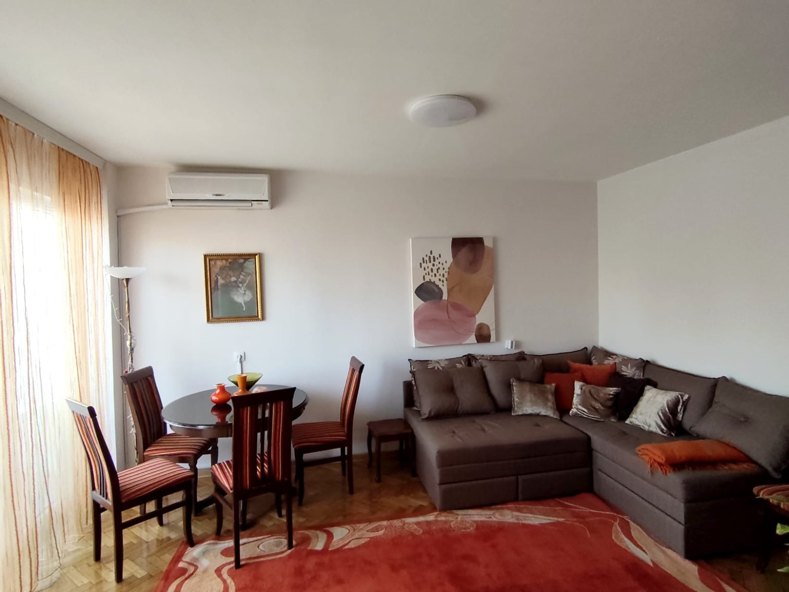 Izdajem dvosoban stan  Novi Beograd  Otona Zupančića 50 m2 4