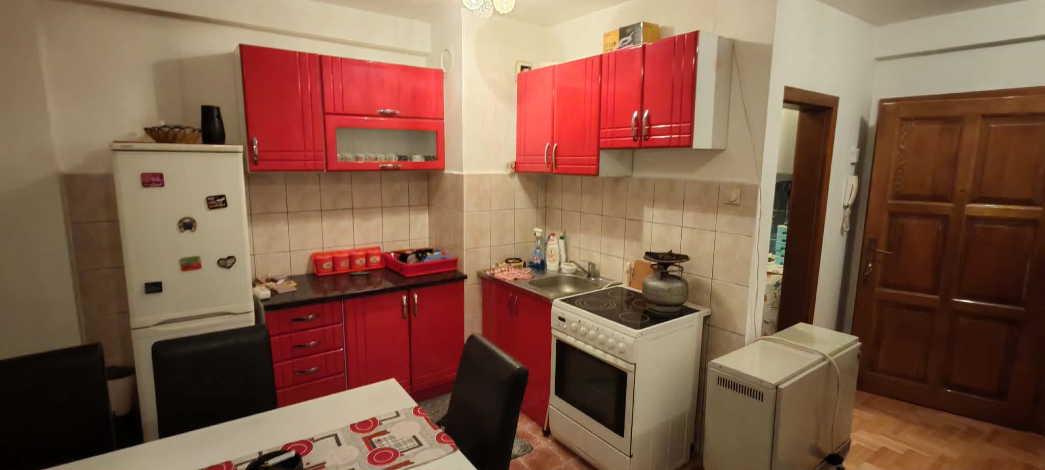 Izdaje se kompletno namešten stan u Vranju 1