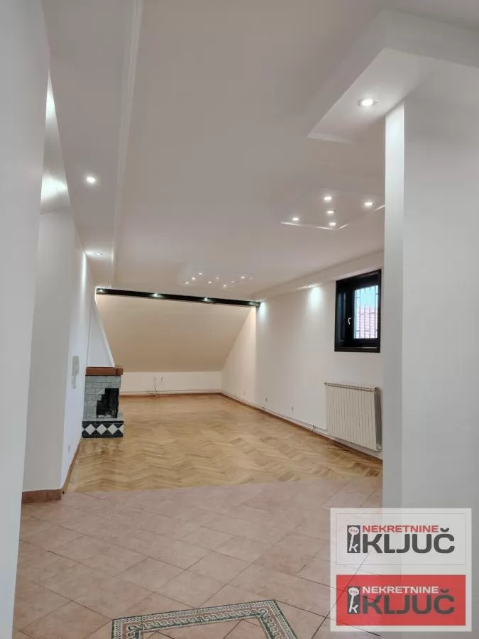 CENTAR IZDAJE SE RENOVIRANA KUĆA ZA POSLOVNE DELATNOSTI 2