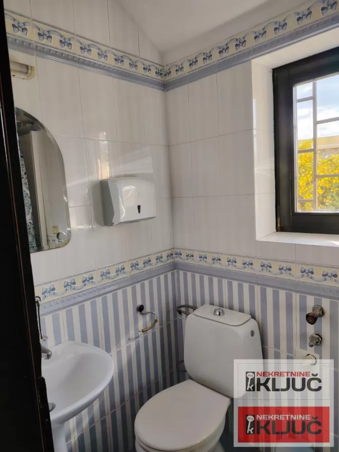 CENTAR IZDAJE SE RENOVIRANA KUĆA ZA POSLOVNE DELATNOSTI 8