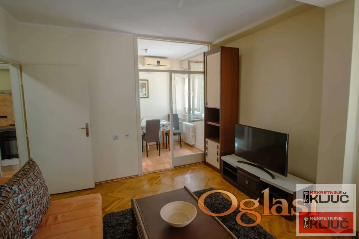 Dobar renoviran stan na Limanu 1 1