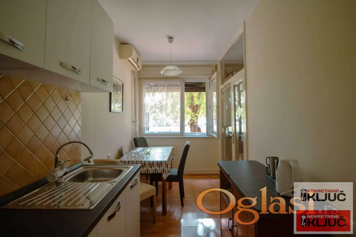 Dobar renoviran stan na Limanu 1 4