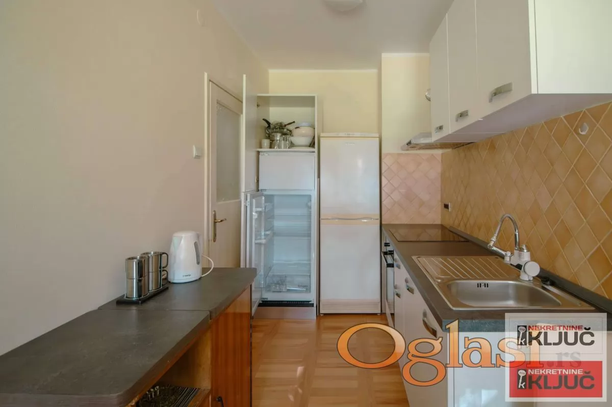 Dobar renoviran stan na Limanu 1 5