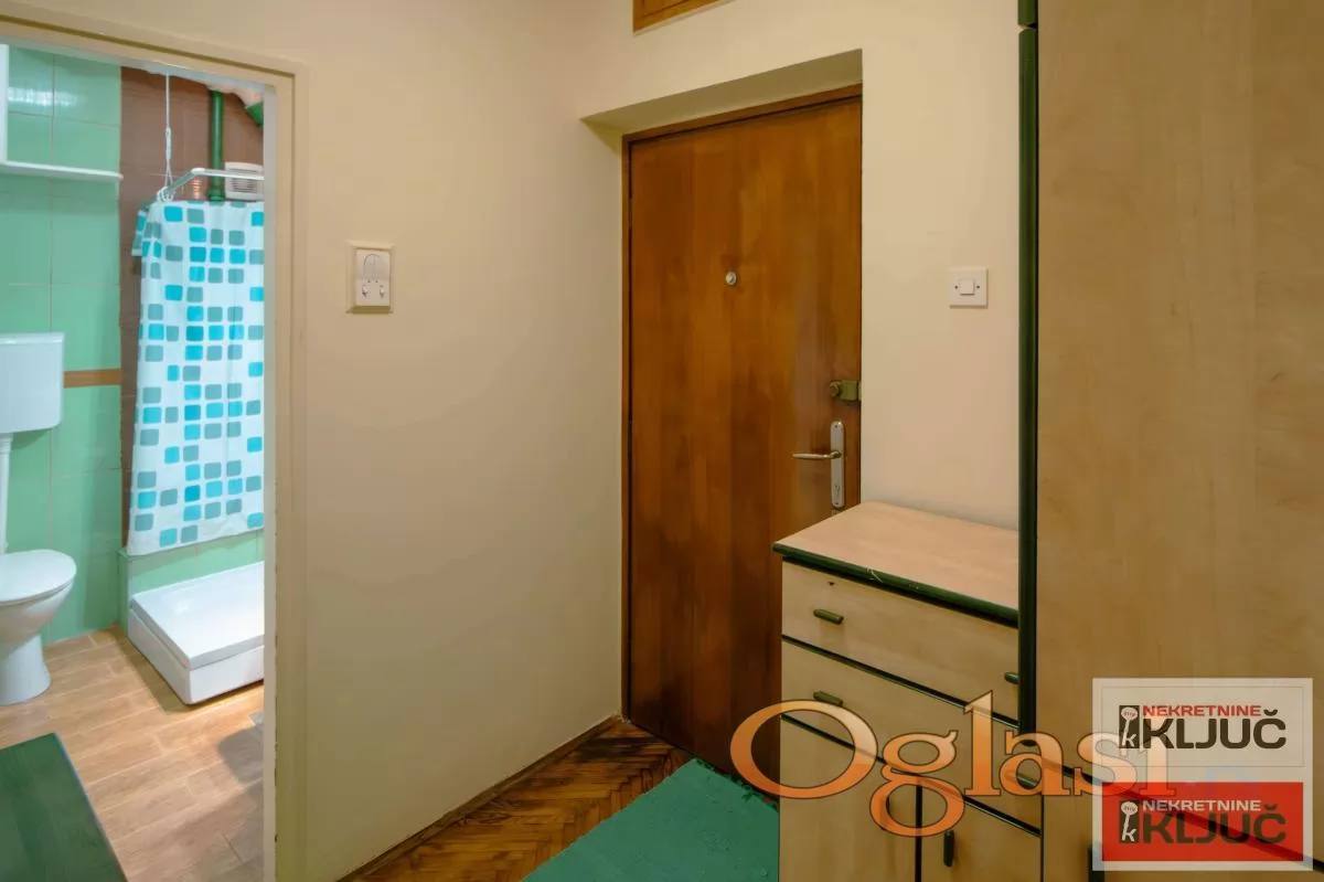 Dobar renoviran stan na Limanu 1 7