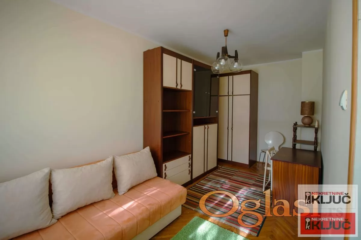 Dobar renoviran stan na Limanu 1 9