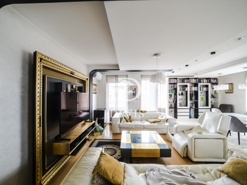 Porodični stan sa terasom i garažama u Bloku 19a  139m2 1