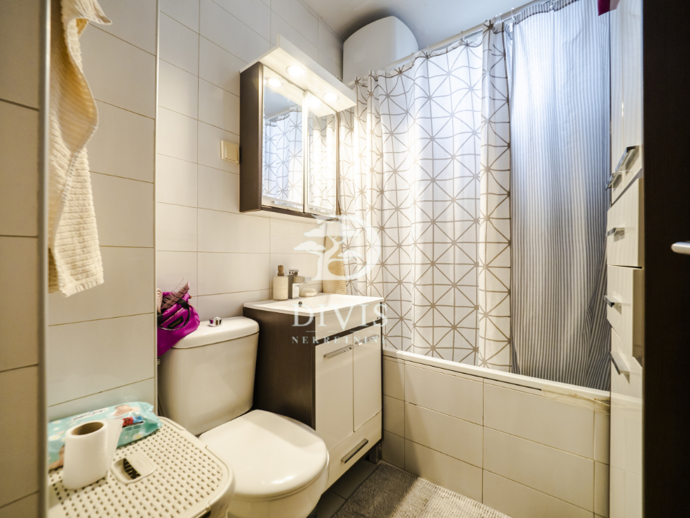 Prodajemo odličan 3 0 stan kod Autokomande  70m2 4