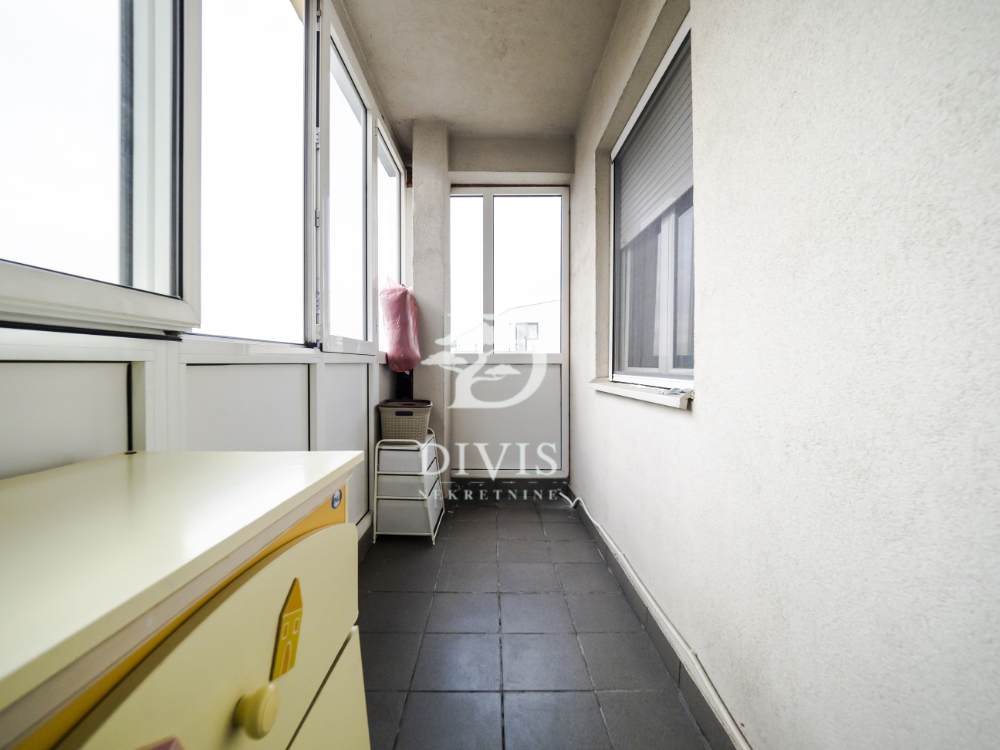 Prodajemo odličan 3 0 stan kod Autokomande  70m2 5