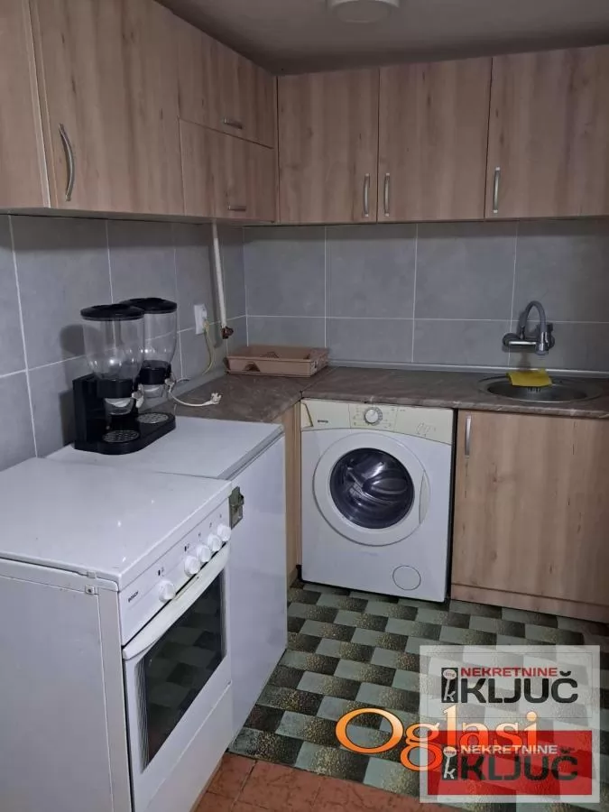 Dobar dvorisni stan u Petrovaradinu 3