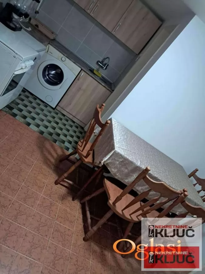 Dobar dvorisni stan u Petrovaradinu 4