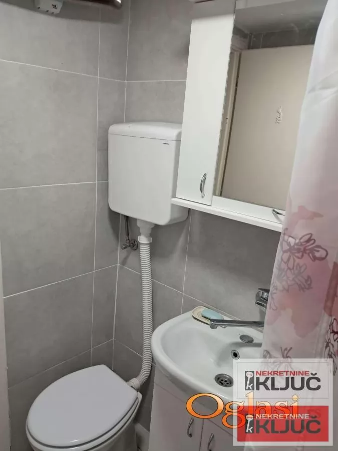 Dobar dvorisni stan u Petrovaradinu 5