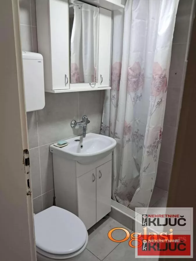 Dobar dvorisni stan u Petrovaradinu 6