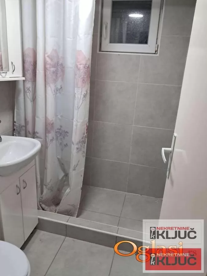 Dobar dvorisni stan u Petrovaradinu 7